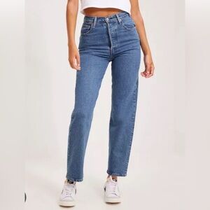 Levi’s Ribcage Straight Ankle Jeans